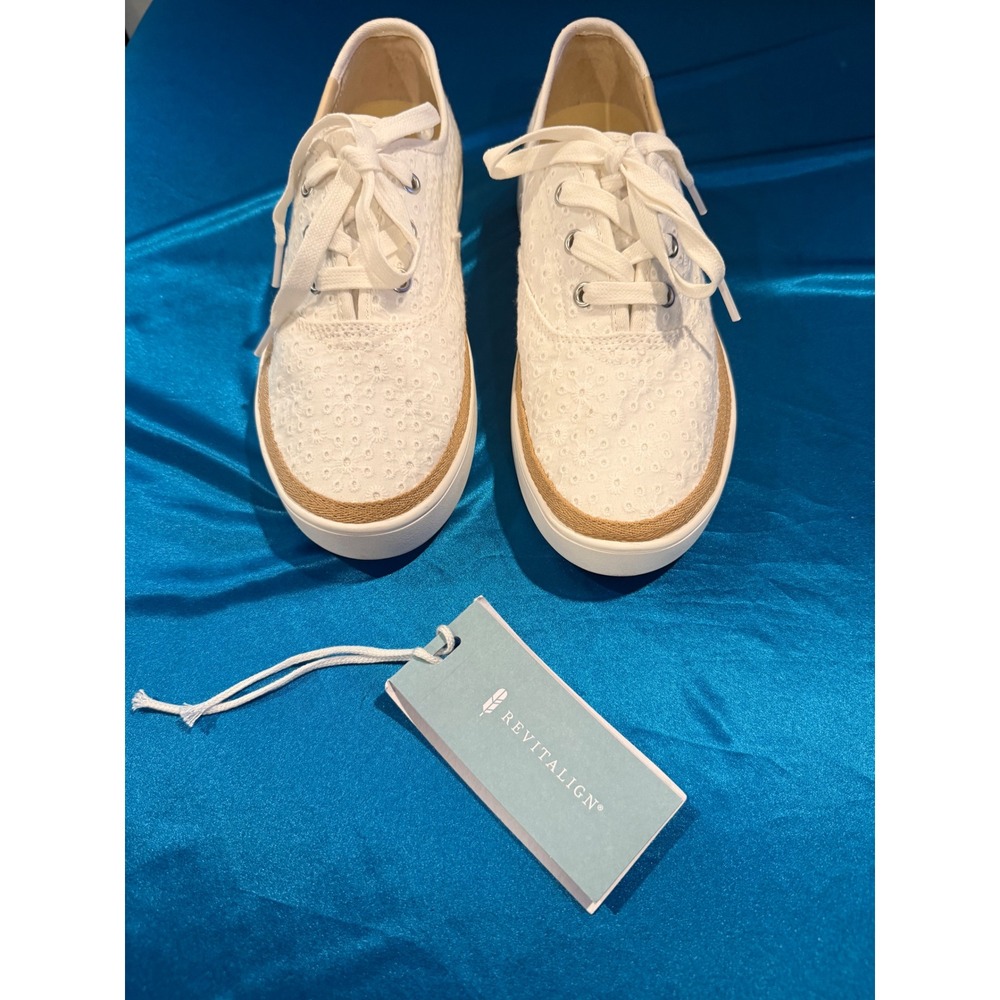 Revitalign Womens White Eyelet Lace Up Platform Sneakers Shoes Size 9 Wide